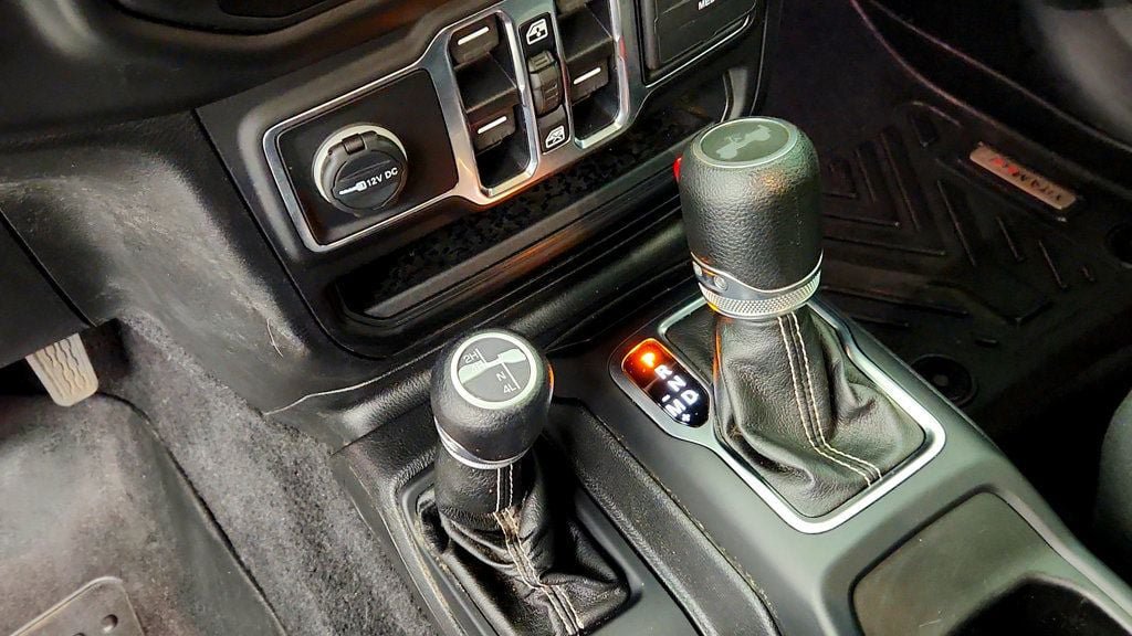Used 2021 Jeep Wrangler Unlimited Sahara w/ Cold Weather Group AWD/4WD image 17