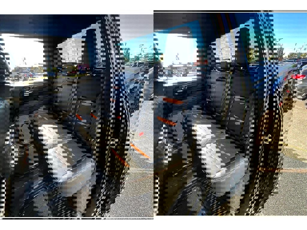 Used 2024 GMC Sierra 2500 AT4 image 29