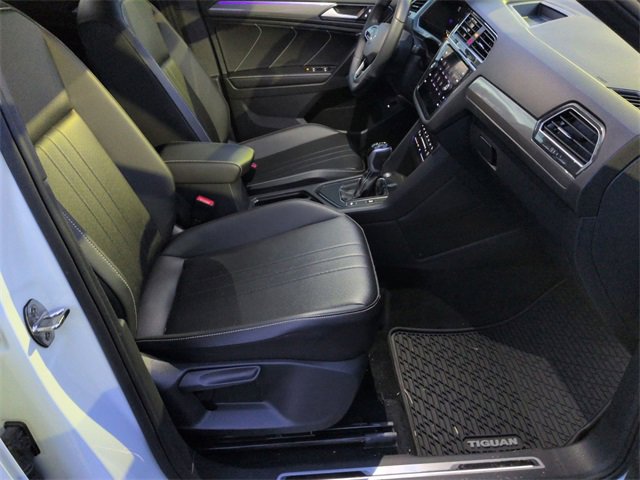 Used 2024 Volkswagen Tiguan SE R-Line image 32