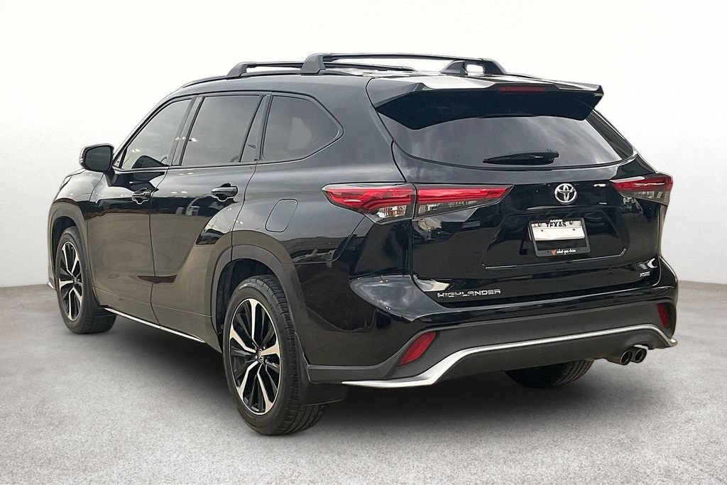 Used 2021 Toyota Highlander XSE FWD image 11