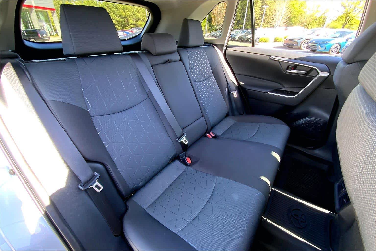 Used 2025 Toyota RAV4 XLE w/ Convenience Package FWD image 20