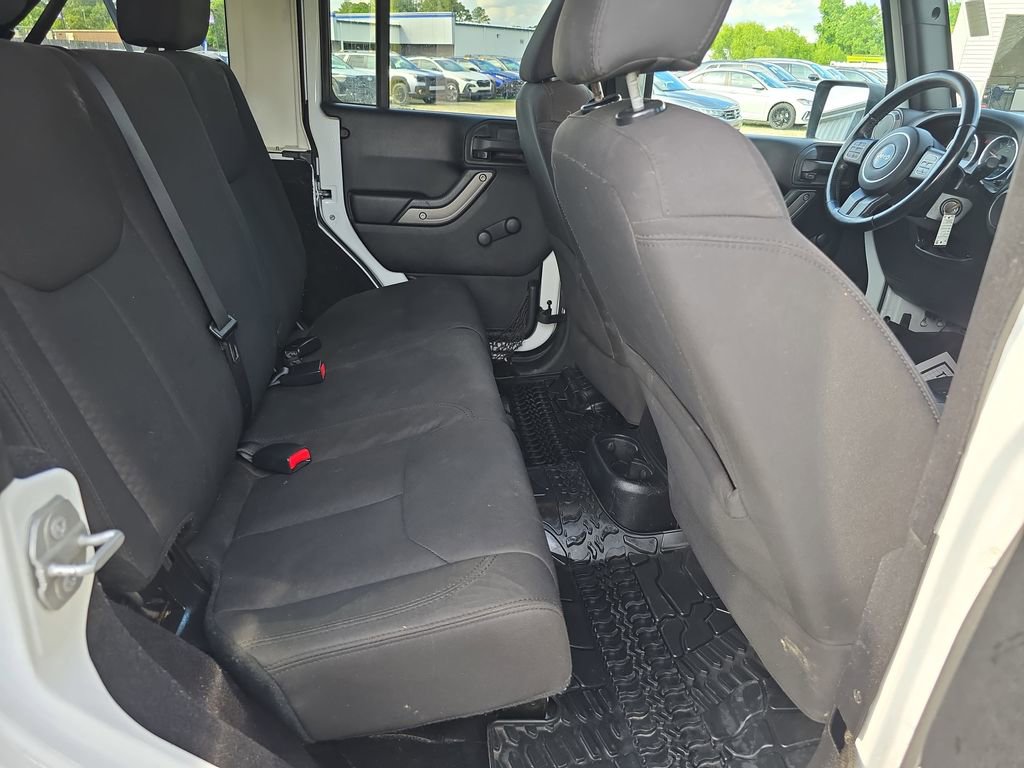 Used 2015 Jeep Wrangler Unlimited Sport AWD/4WD image 31