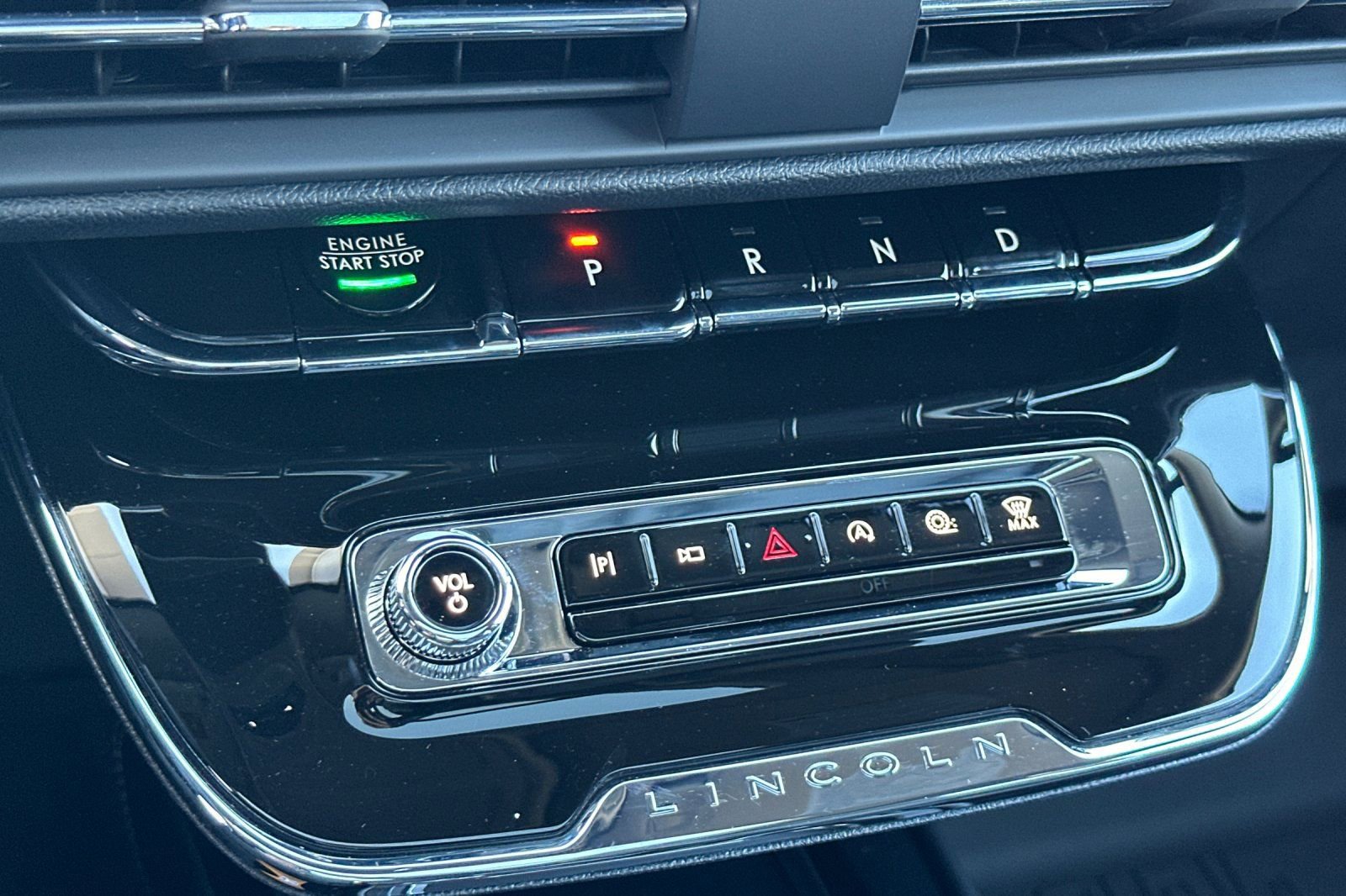 New 2025 Lincoln Corsair Reserve w/ Equipment Group 202A image 19