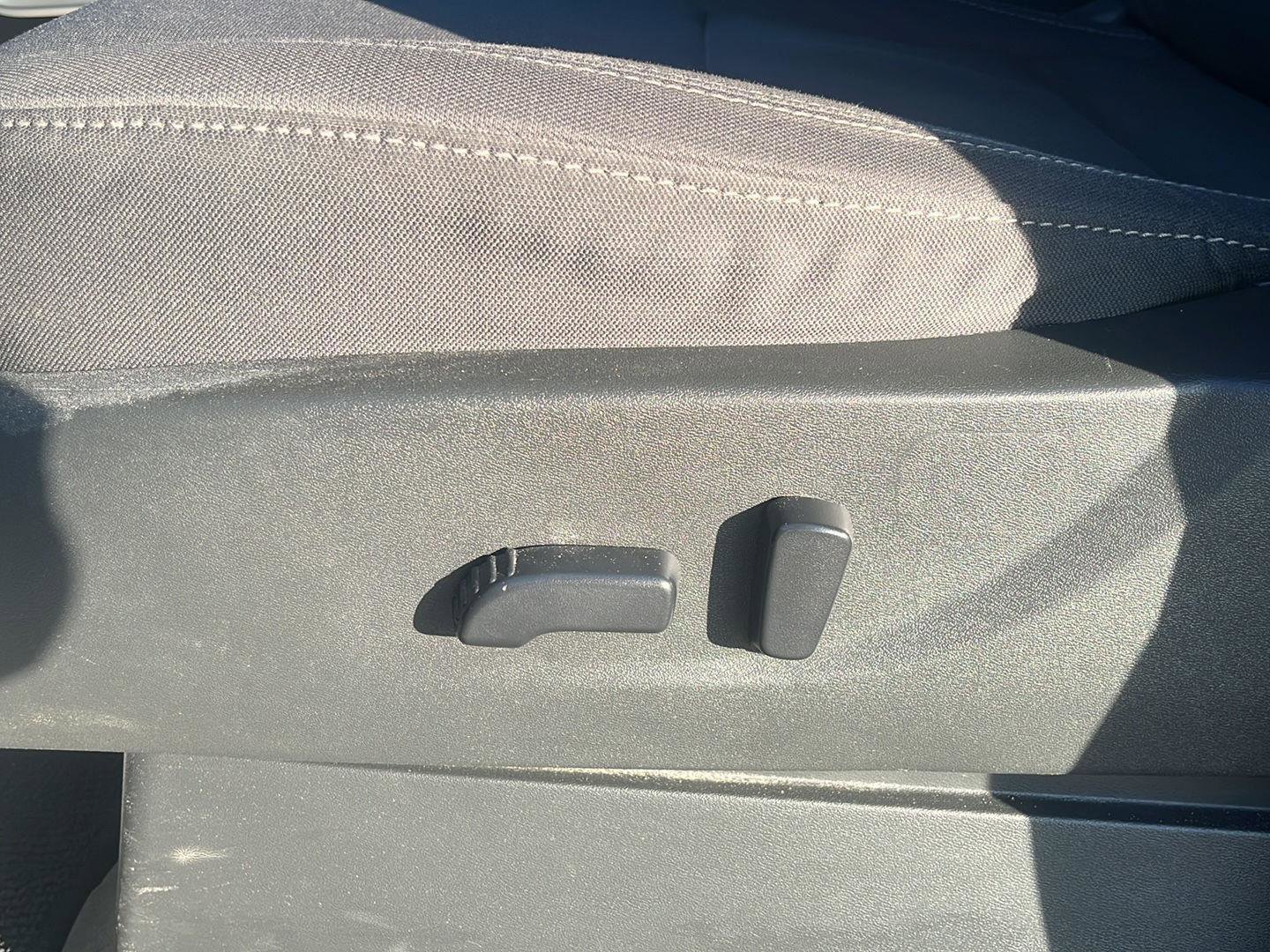 Used 2024 Nissan Frontier SV image 24