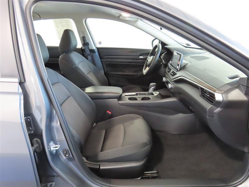 Used 2025 Nissan Altima 2.5 SV FWD image 33