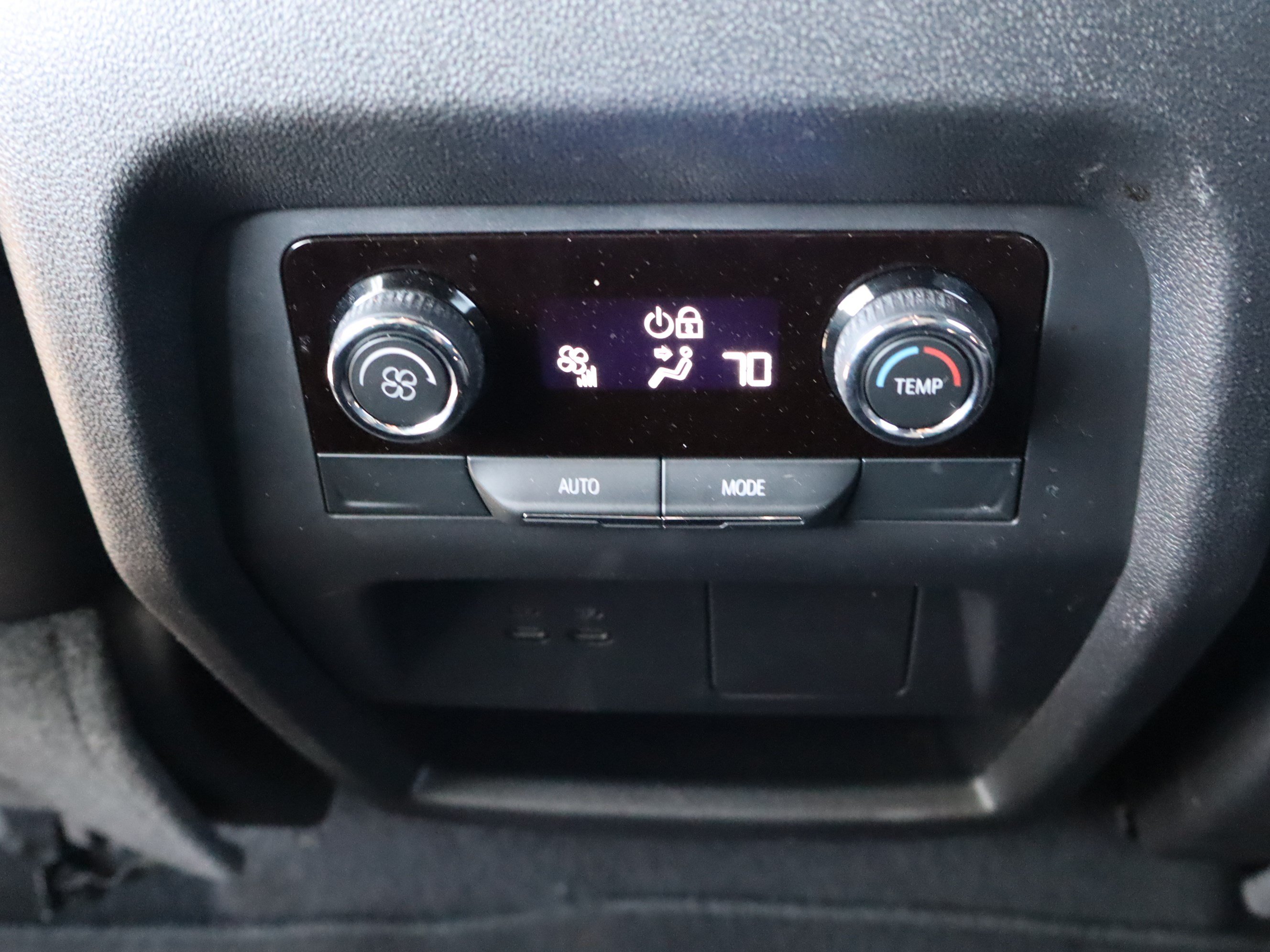 Used 2025 Chevrolet Traverse LT FWD image 12