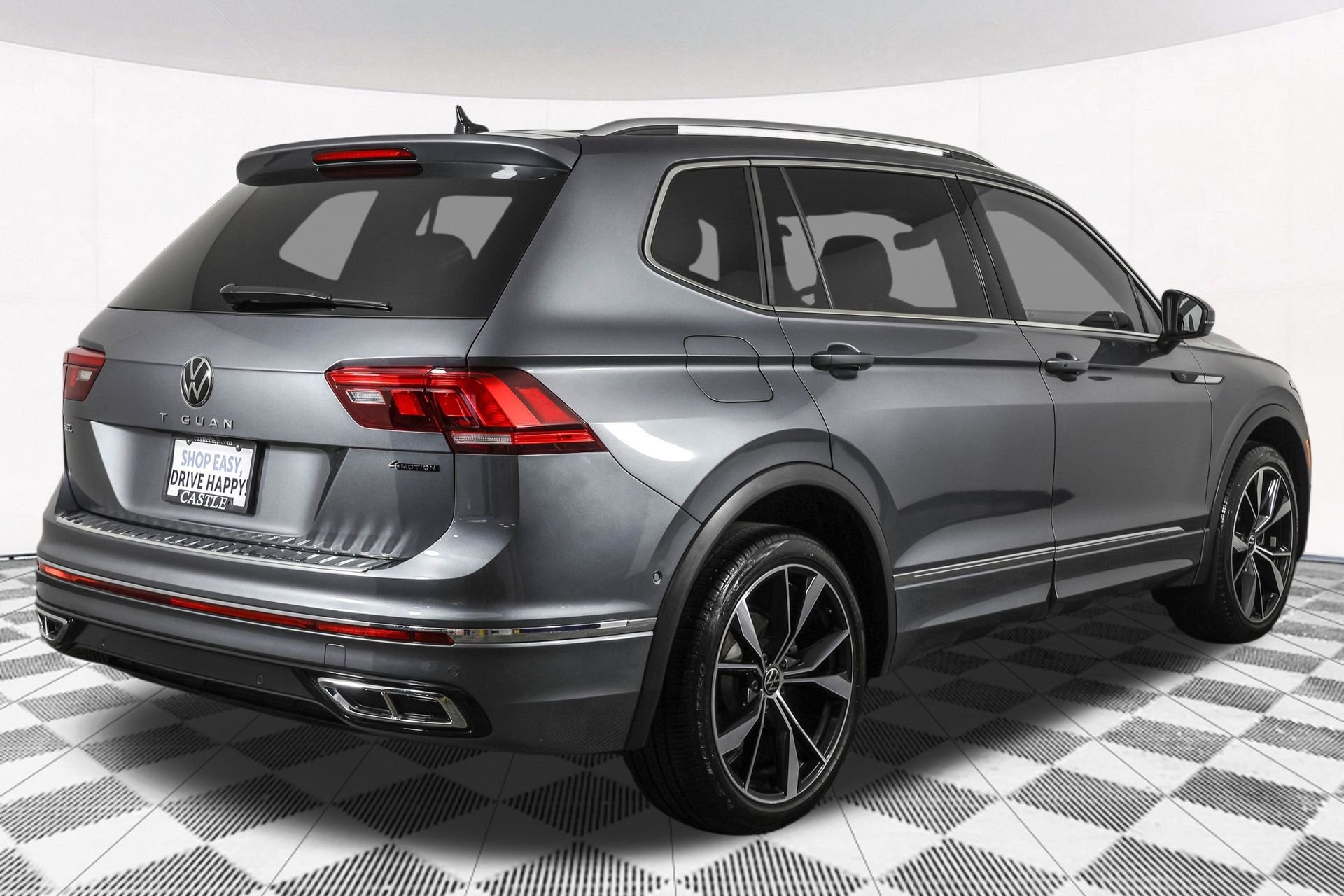 Used 2024 Volkswagen Tiguan SEL R-Line AWD/4WD image 19
