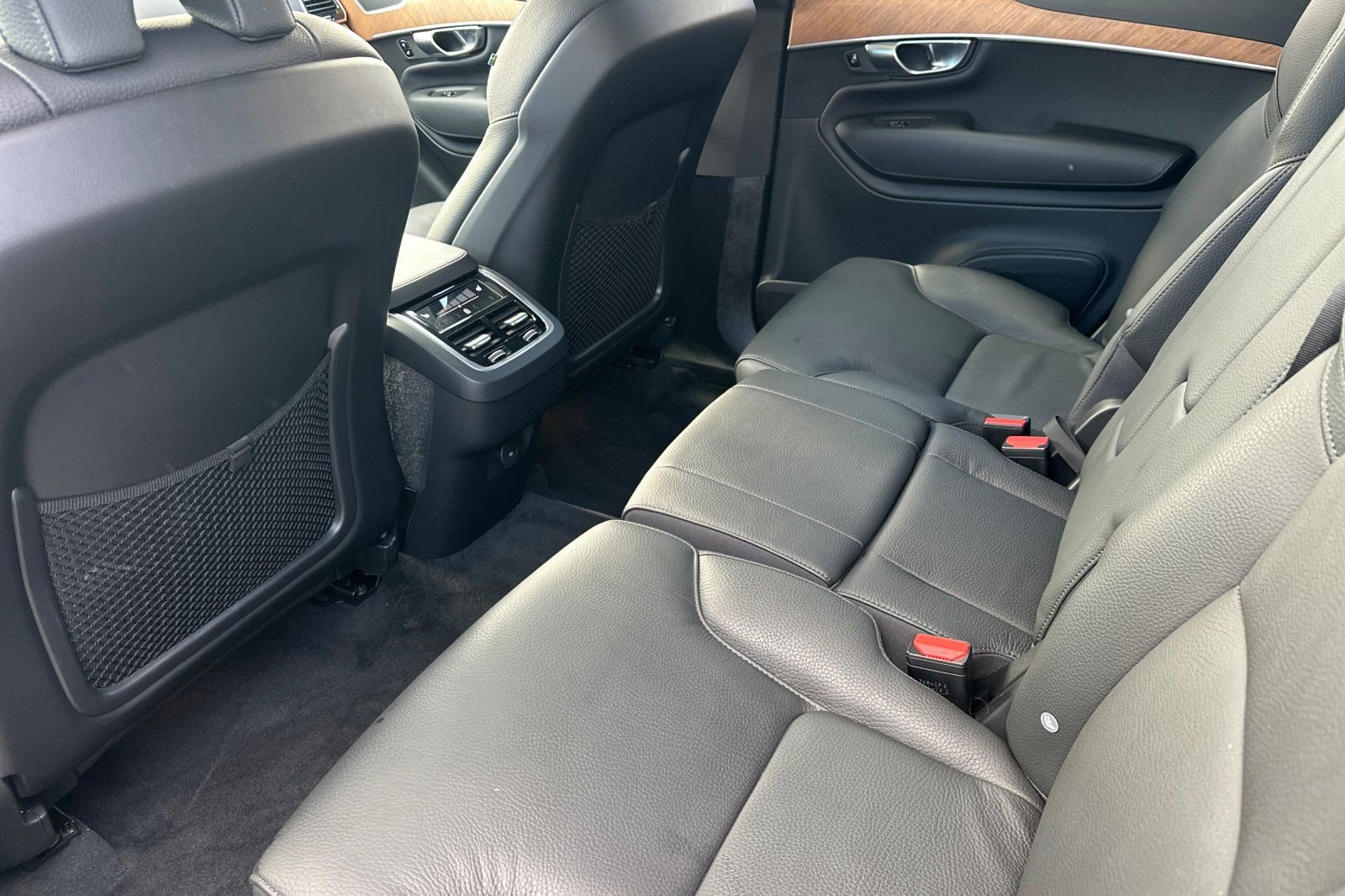 Certified 2025 Volvo XC90 B6 Plus image 5