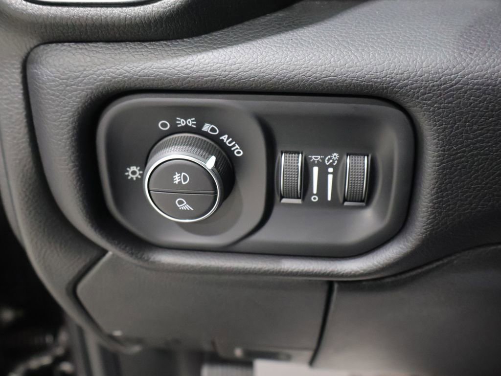 Used 2025 RAM 2500 Laramie image 29