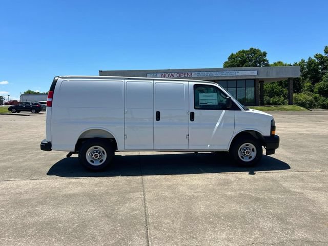 New 2026 GMC Savana 2500 w/ Driver Convenience Package RWD image 3