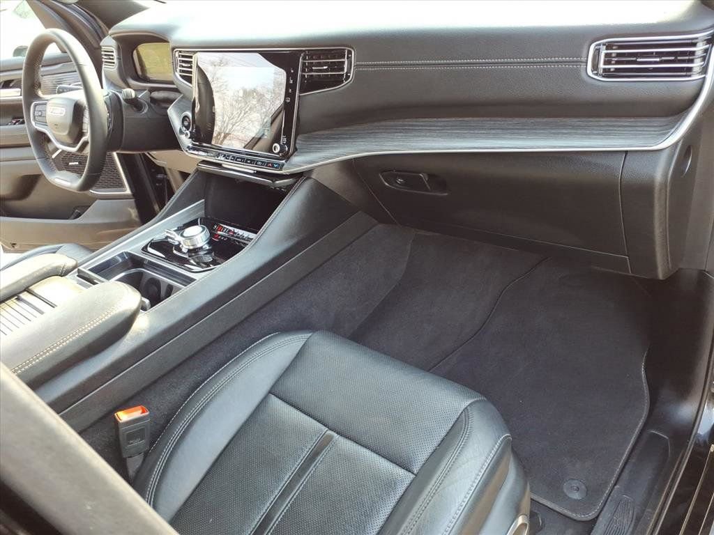 Used 2024 Jeep Wagoneer Series II image 16