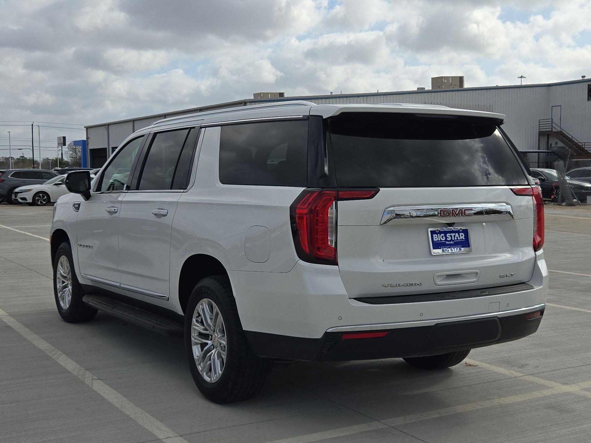 Used 2024 GMC Yukon XL SLT image 6