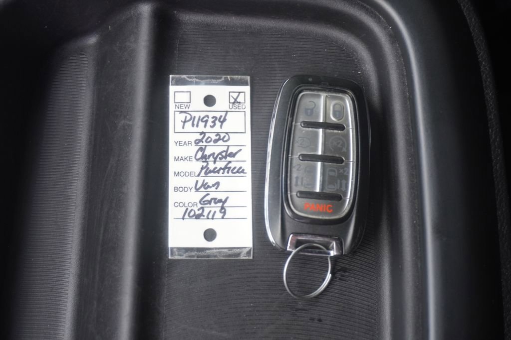 Used 2020 Chrysler Pacifica Touring w/ S Appearance Package FWD image 34