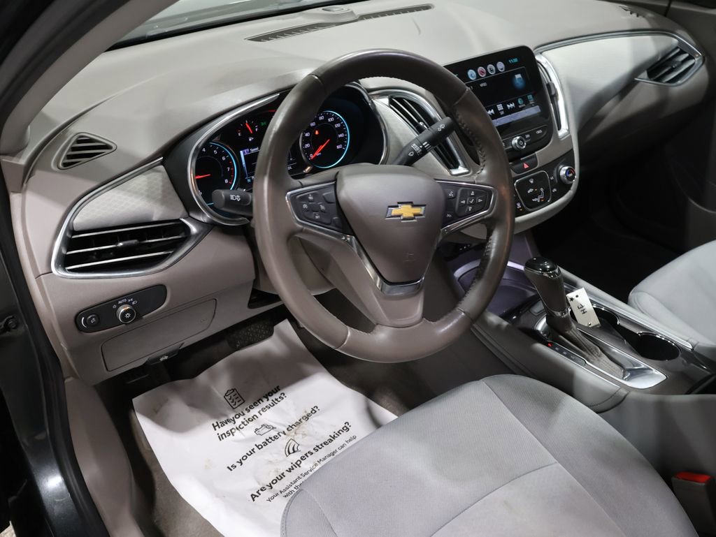 Used 2017 Chevrolet Malibu LT image 16