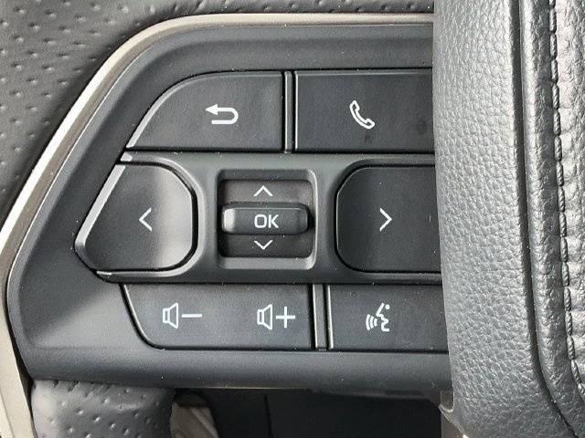 Used 2025 Toyota 4Runner Limited AWD/4WD image 32