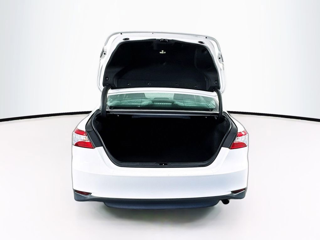 Used 2018 Toyota Camry LE image 28