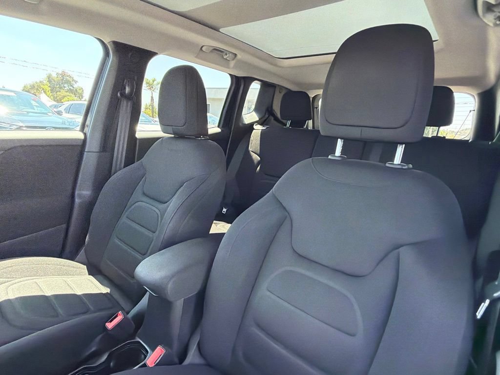 Used 2018 Jeep Renegade Latitude w/ UConnect 8.4 Nav Group FWD image 22