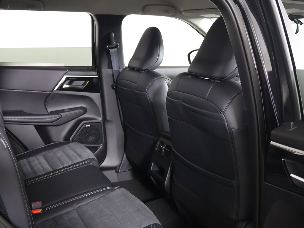 New 2026 Mitsubishi Outlander SE FWD image 32