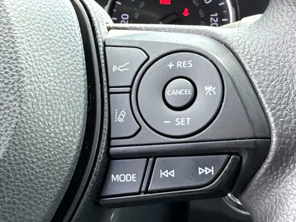 Used 2022 Toyota RAV4 XLE image 25