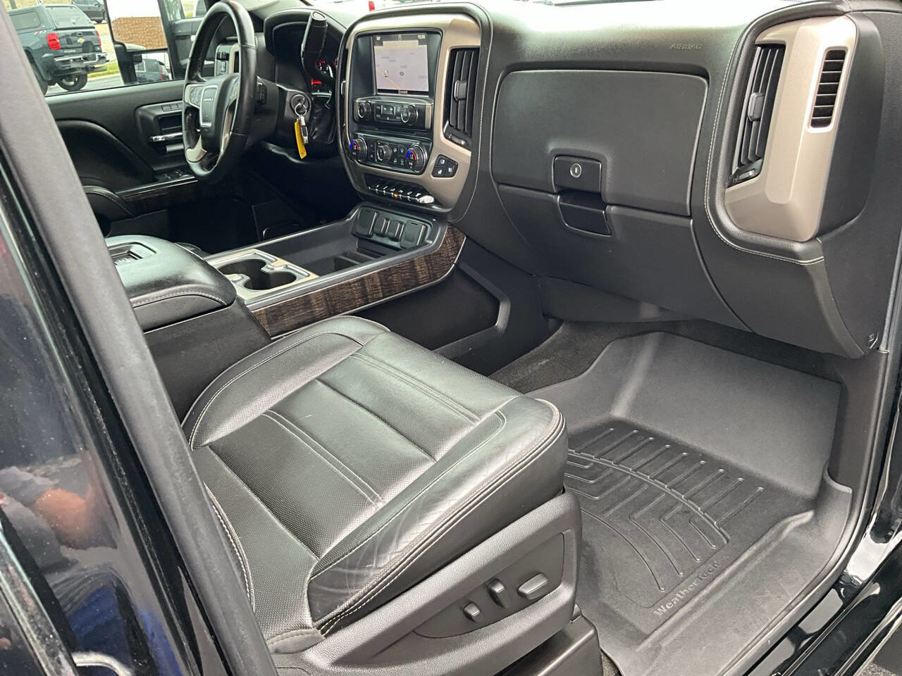 Used 2016 GMC Sierra 2500 Denali w/ Duramax Plus Package AWD/4WD image 33