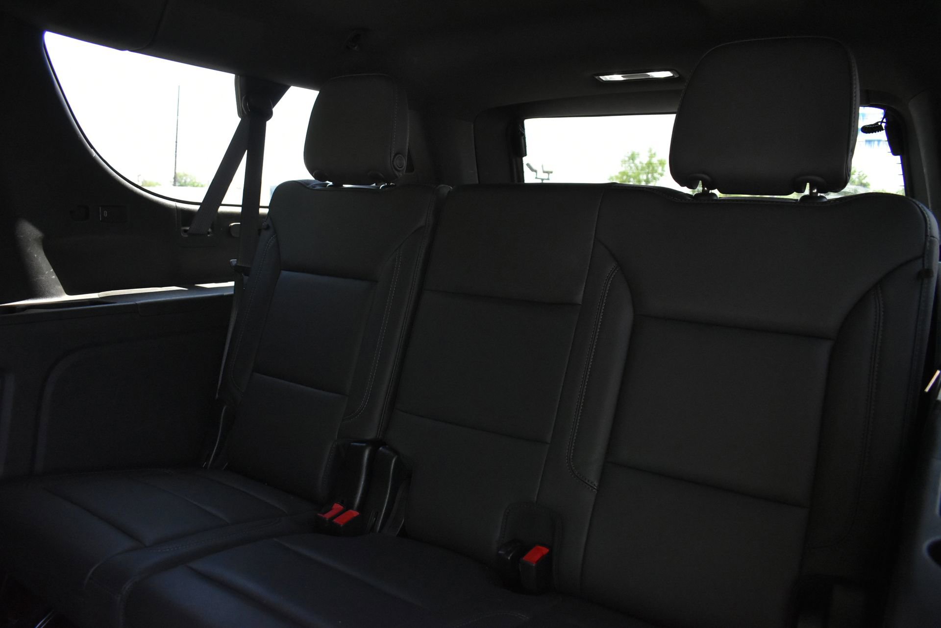 Used 2023 Chevrolet Suburban Z71 w/ Luxury Package AWD/4WD image 17