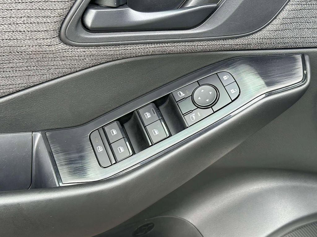 Used 2023 Nissan Rogue S FWD image 17