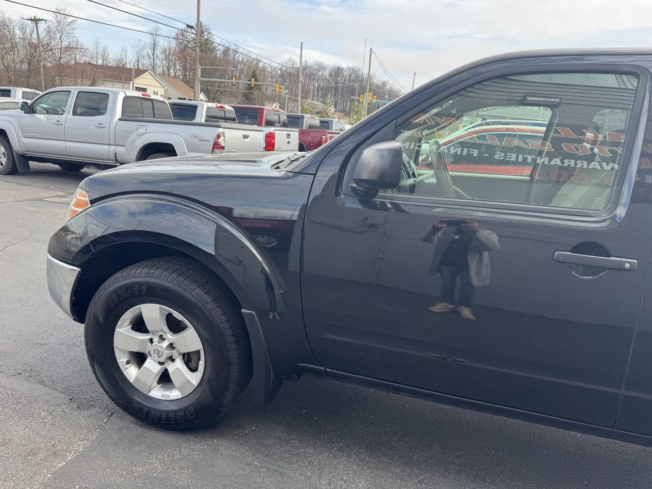 Used 2009 Nissan Frontier SE w/ SE Value Truck Pkg image 4