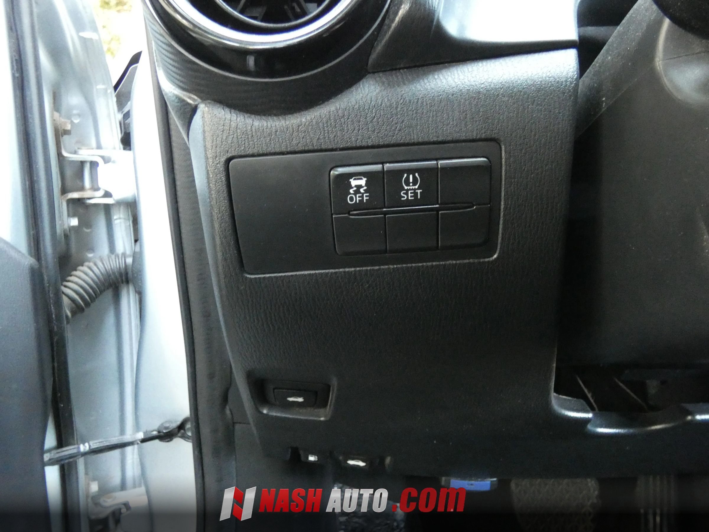 Used 2019 Toyota Yaris LE FWD image 56