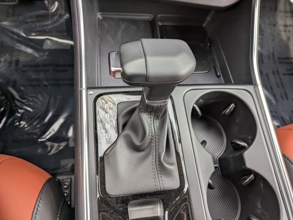 Used 2025 Kia Carnival EX image 19