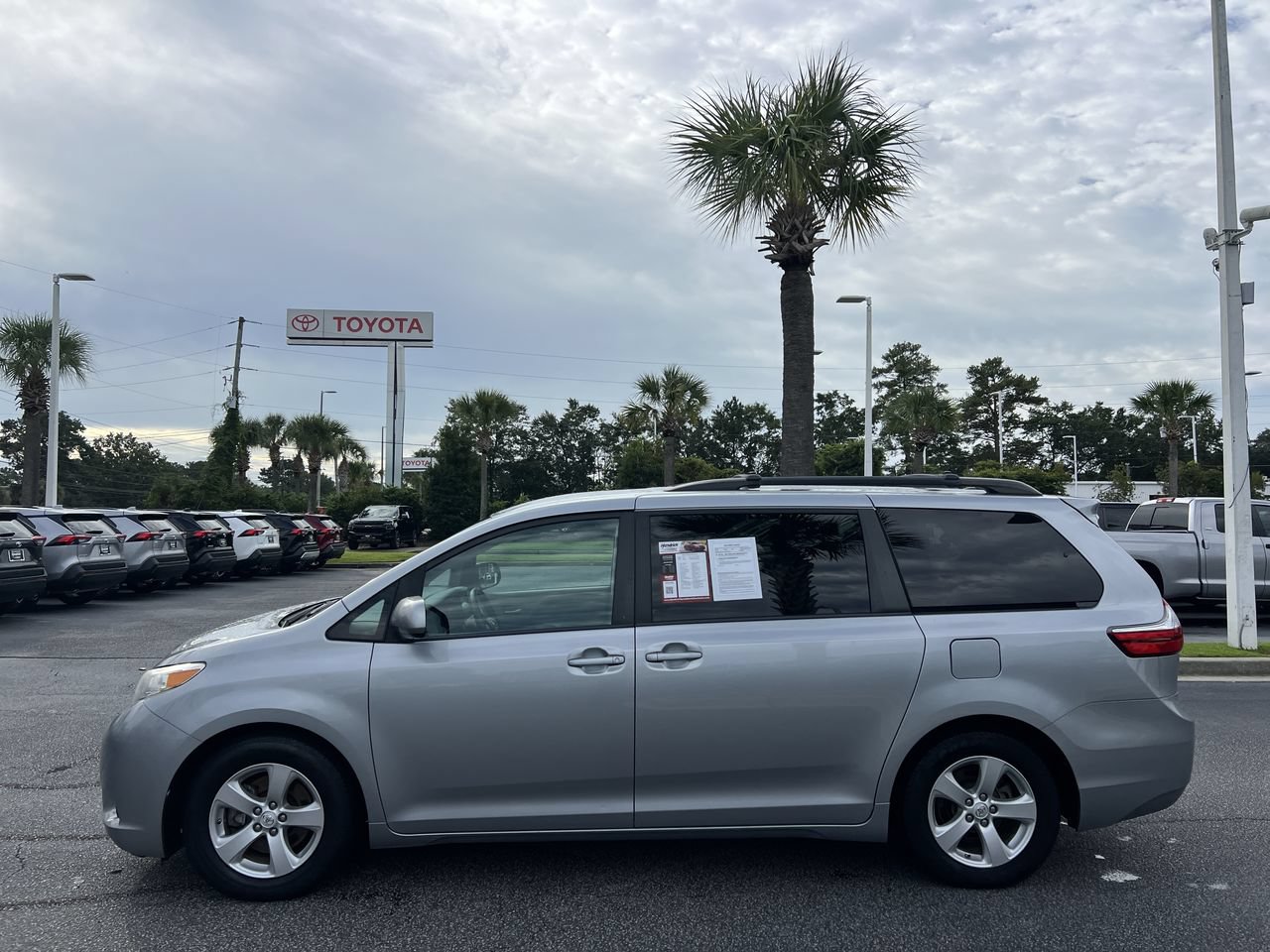 Used 2015 Toyota Sienna LE FWD image 7