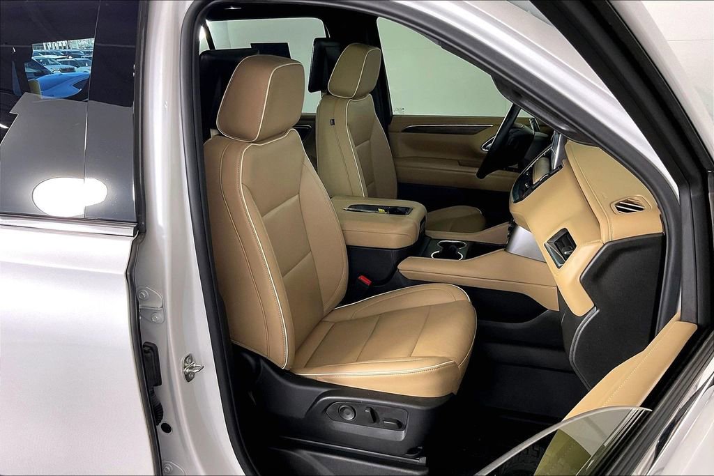 Used 2023 Chevrolet Tahoe Premier w/ Premium Package AWD/4WD image 10