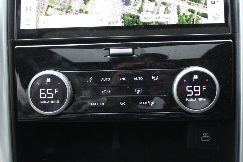 Certified 2025 Land Rover Discovery Dynamic SE image 25