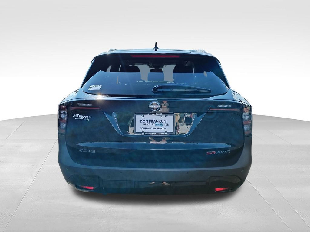 Used 2025 Nissan Kicks SR AWD/4WD image 5