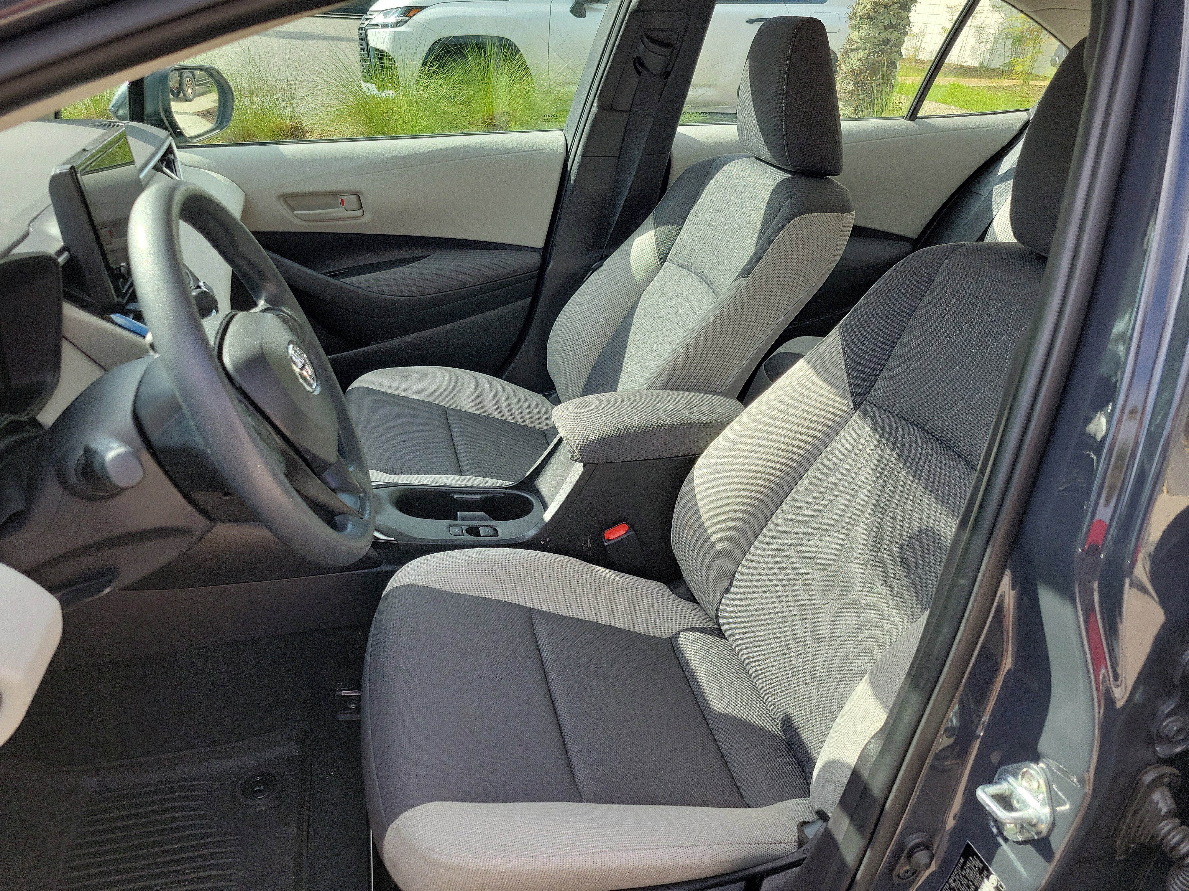 Used 2025 Toyota Corolla LE FWD image 13