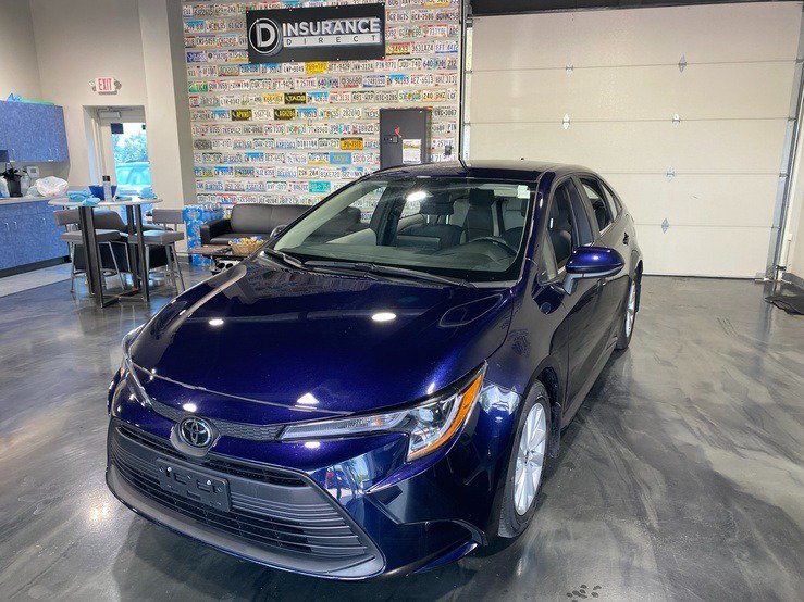 Used 2025 Toyota Corolla LE w/ LE Premium Package FWD image 5