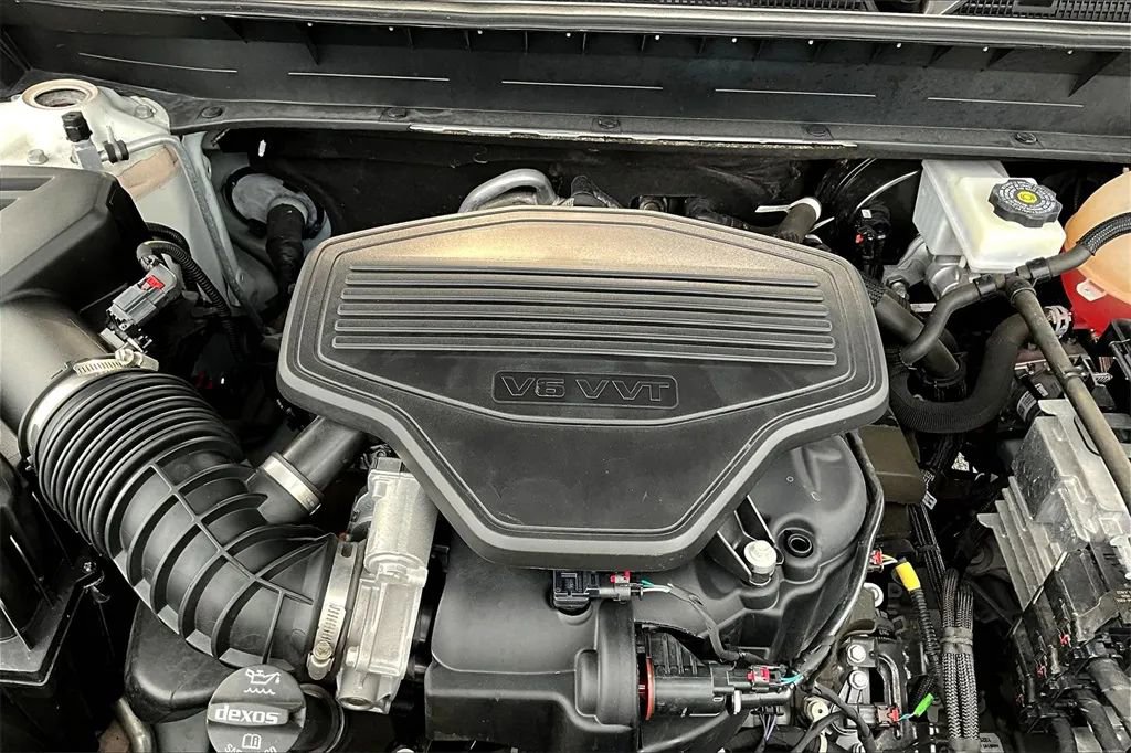 Used 2021 GMC Acadia SLE w/ Driver Convenience Package image 31