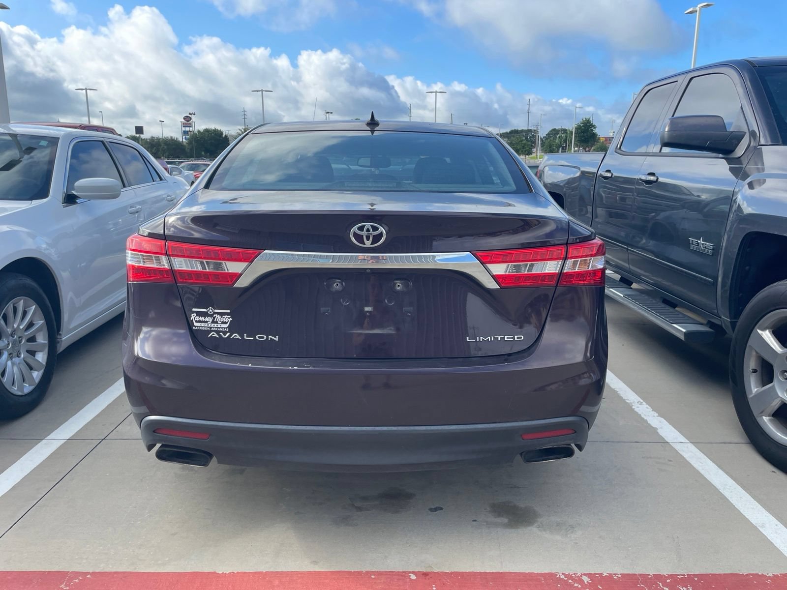 Used 2014 Toyota Avalon Limited w/ Technology Package FWD image 5