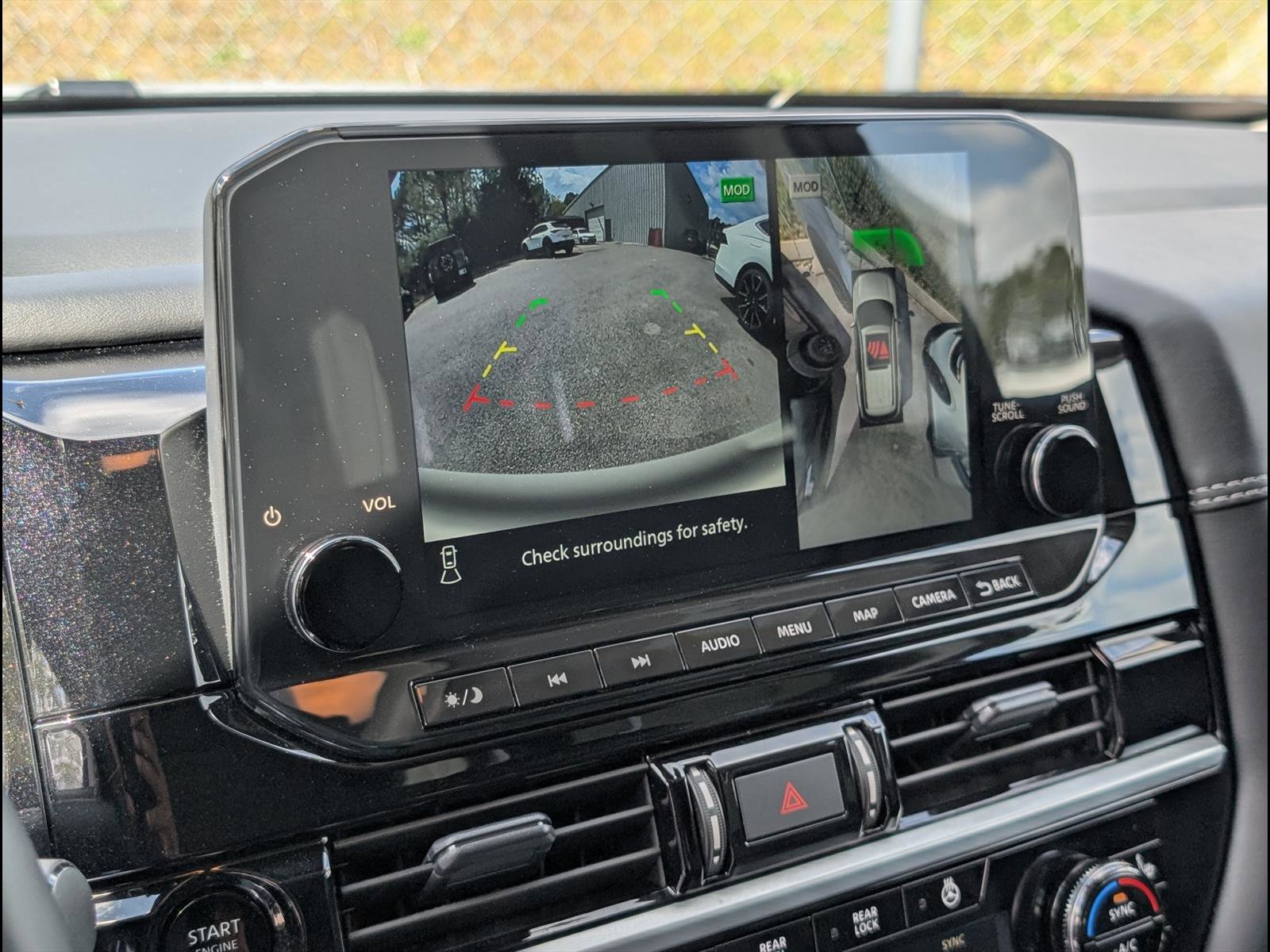 Used 2025 Nissan Pathfinder Platinum w/ Lighting Package (N92) image 16