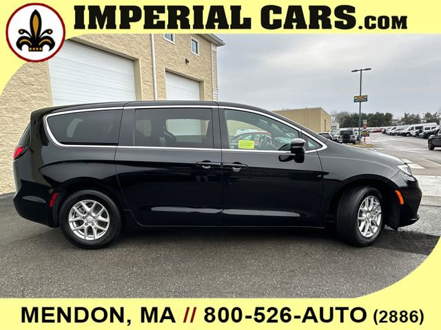 New 2026 Chrysler Pacifica Select image 14