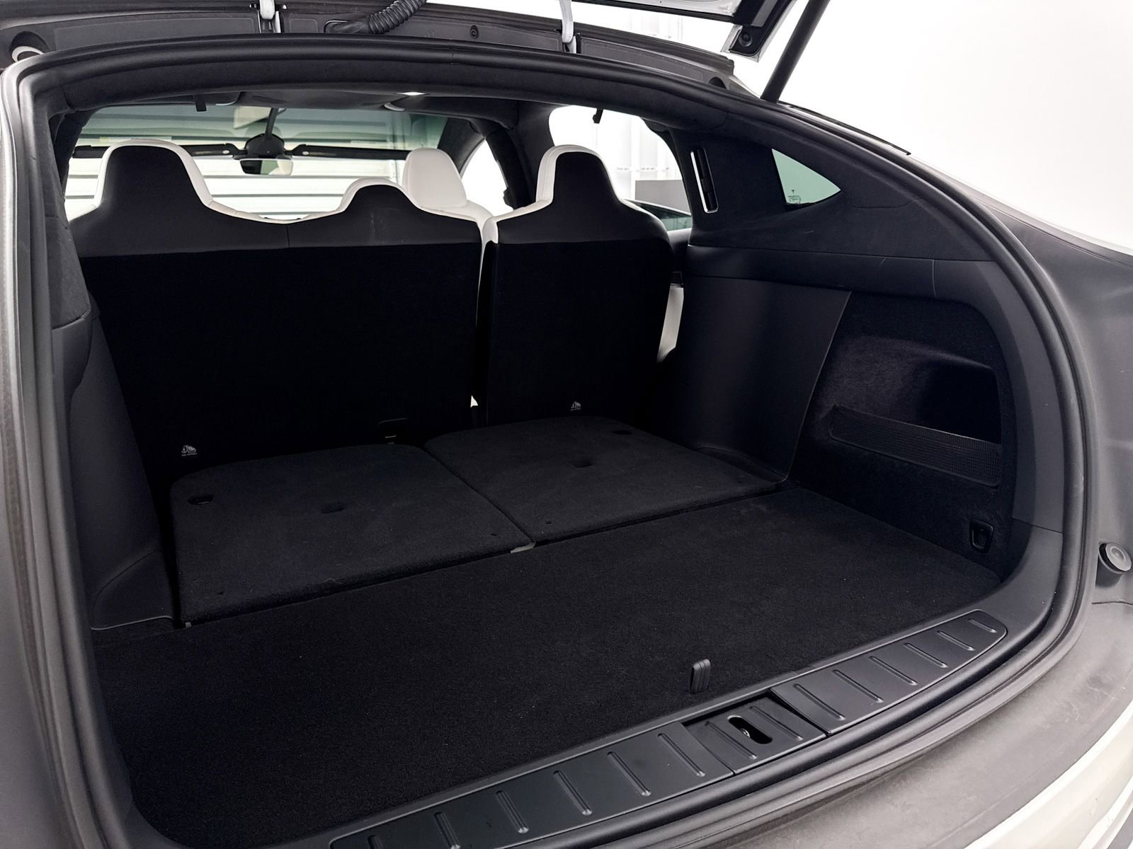 Used 2022 Tesla Model X image 42