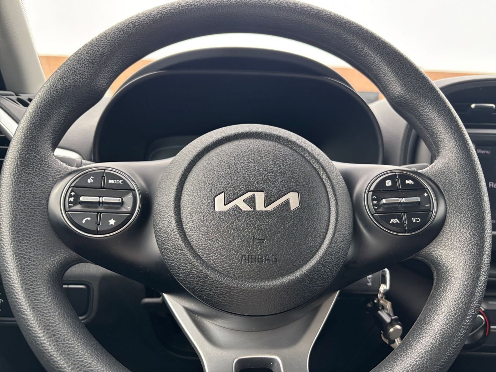 Used 2025 Kia Soul LX w/ LX Technology Package FWD image 25