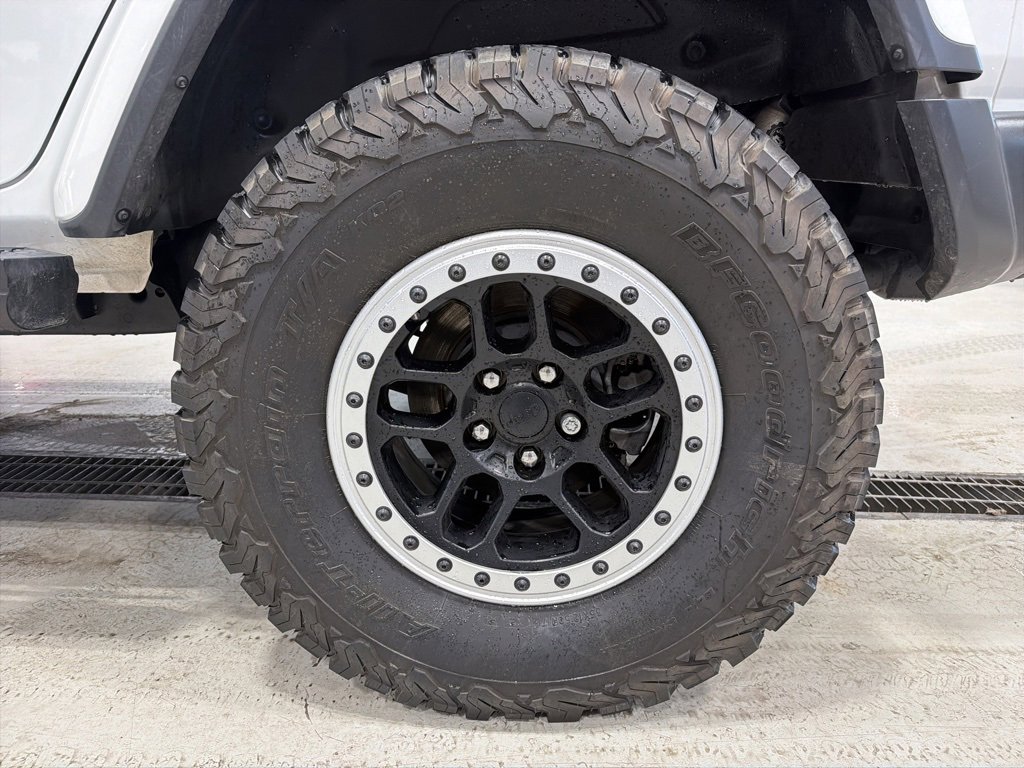 Used 2018 Jeep Wrangler Unlimited Sahara image 5