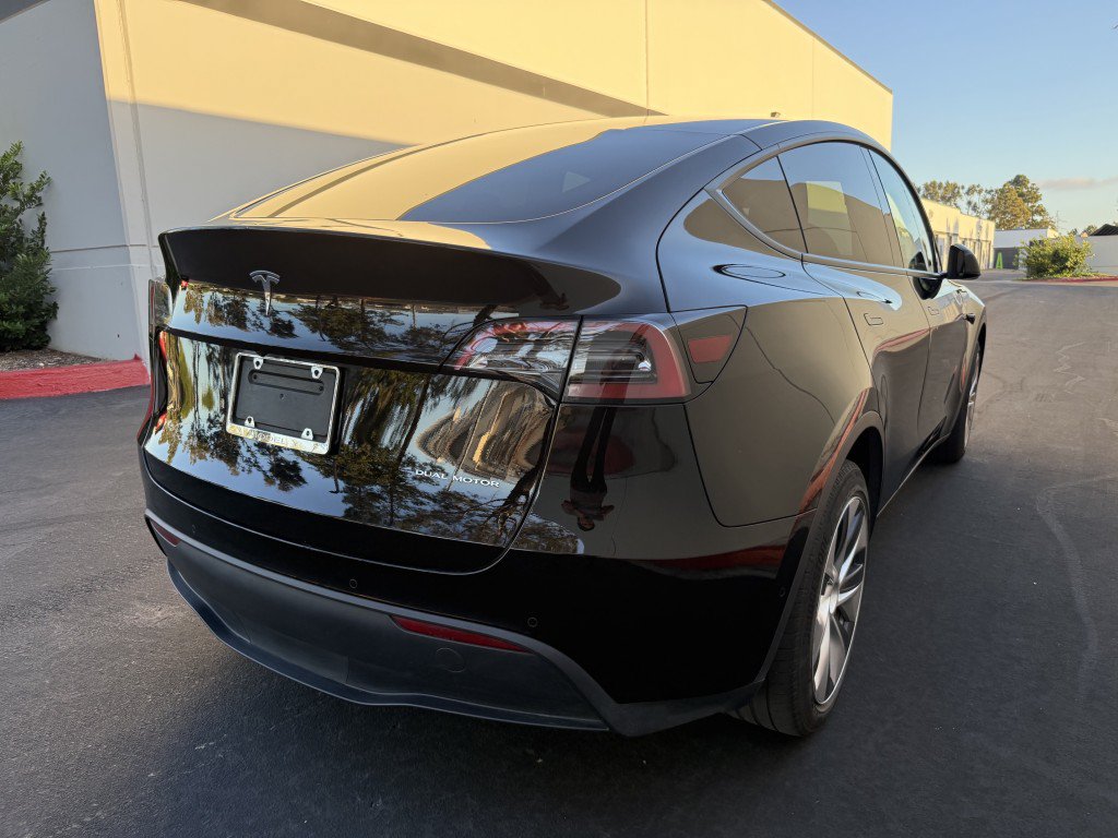 Used 2022 Tesla Model Y Long Range AWD/4WD image 3