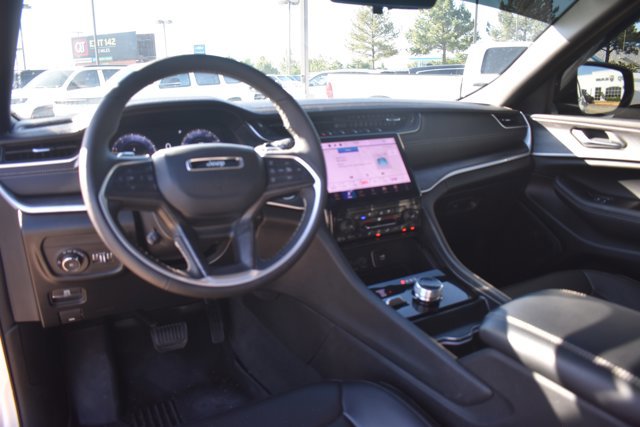 Used 2025 Jeep Grand Cherokee L Limited w/ Luxury Tech Group II AWD/4WD image 22