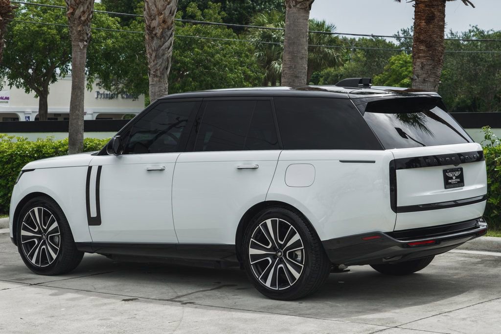 Used 2025 Land Rover Range Rover SE AWD/4WD image 4