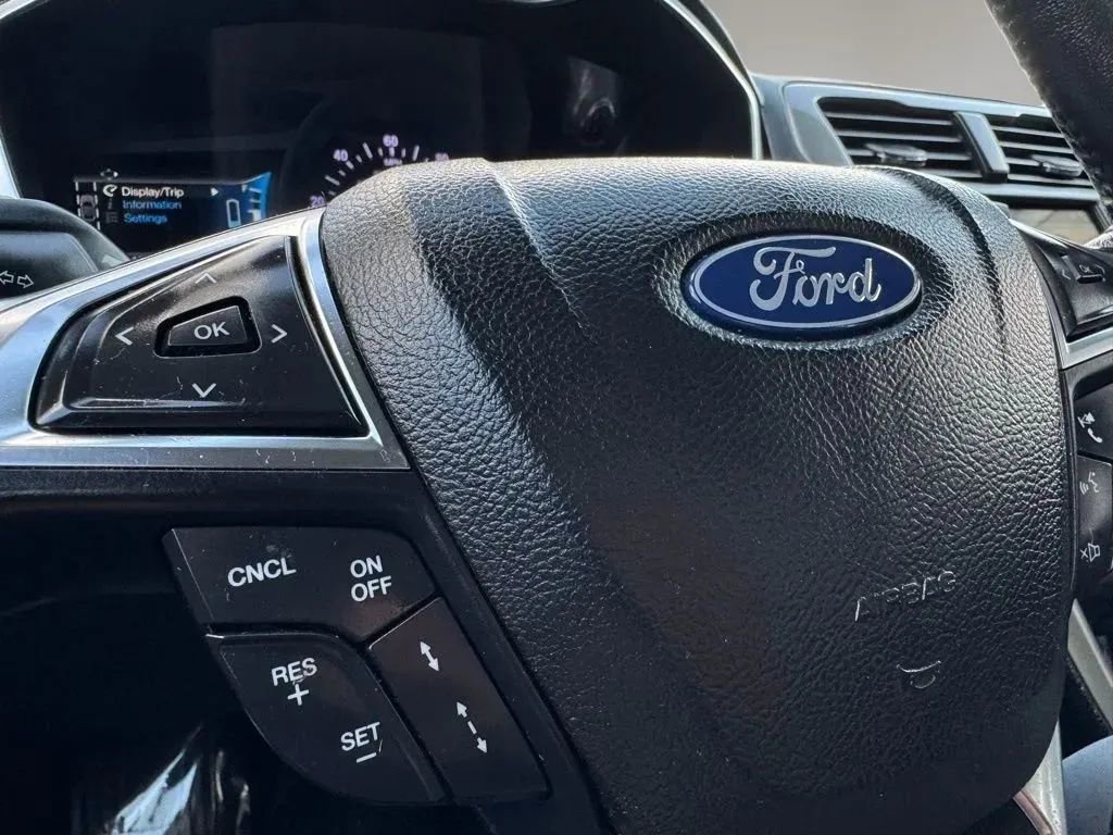 Used 2019 Ford Fusion SE FWD image 19