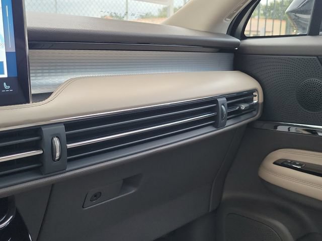 Certified 2024 Lincoln Corsair FWD image 31