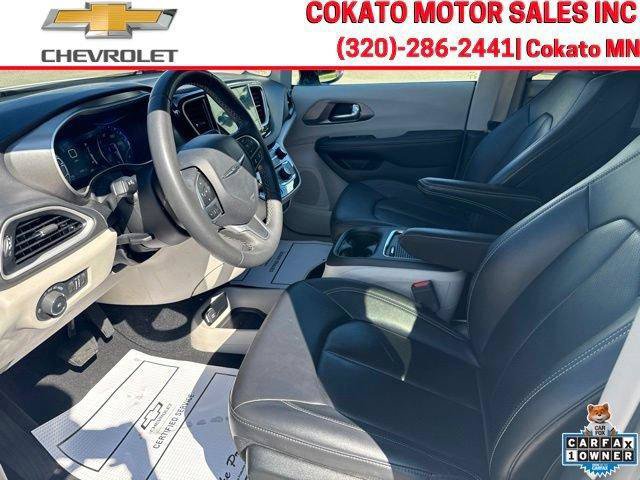 Used 2024 Chrysler Pacifica Touring-L FWD image 18