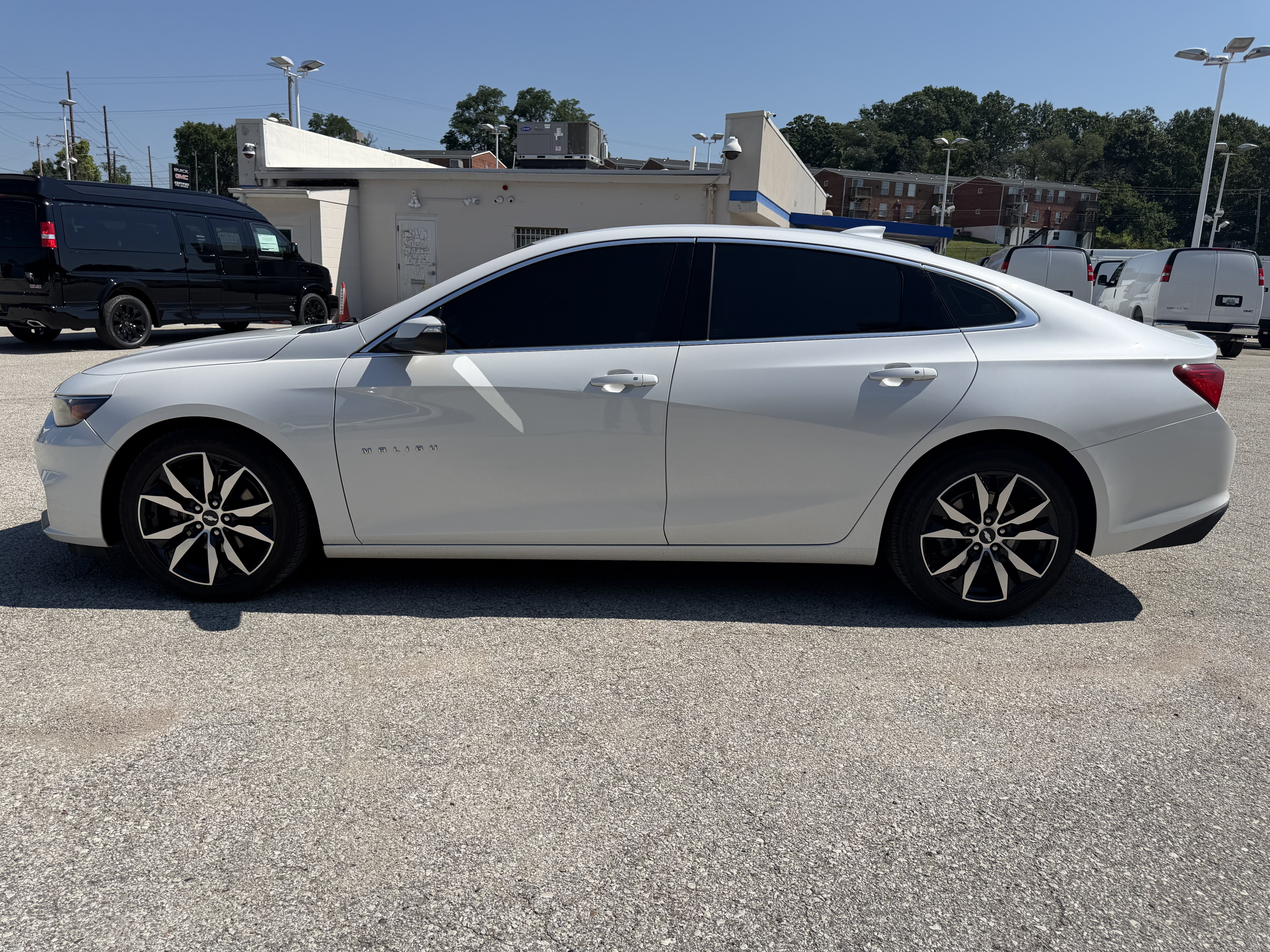 Used 2018 Chevrolet Malibu LT w/ Leather Package FWD image 4