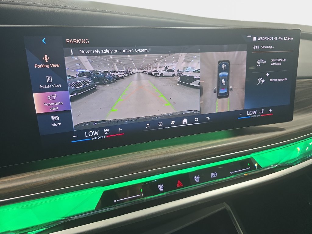 Certified 2023 BMW i7 xDrive60 AWD/4WD image 17